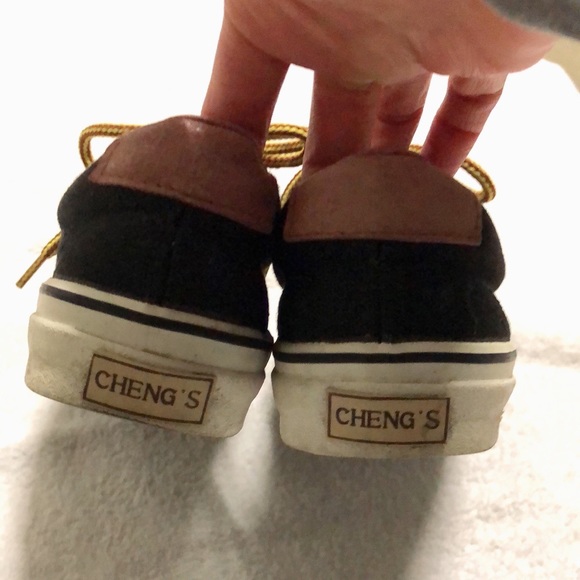 Cheng’s Sneaker - Picture 3 of 3